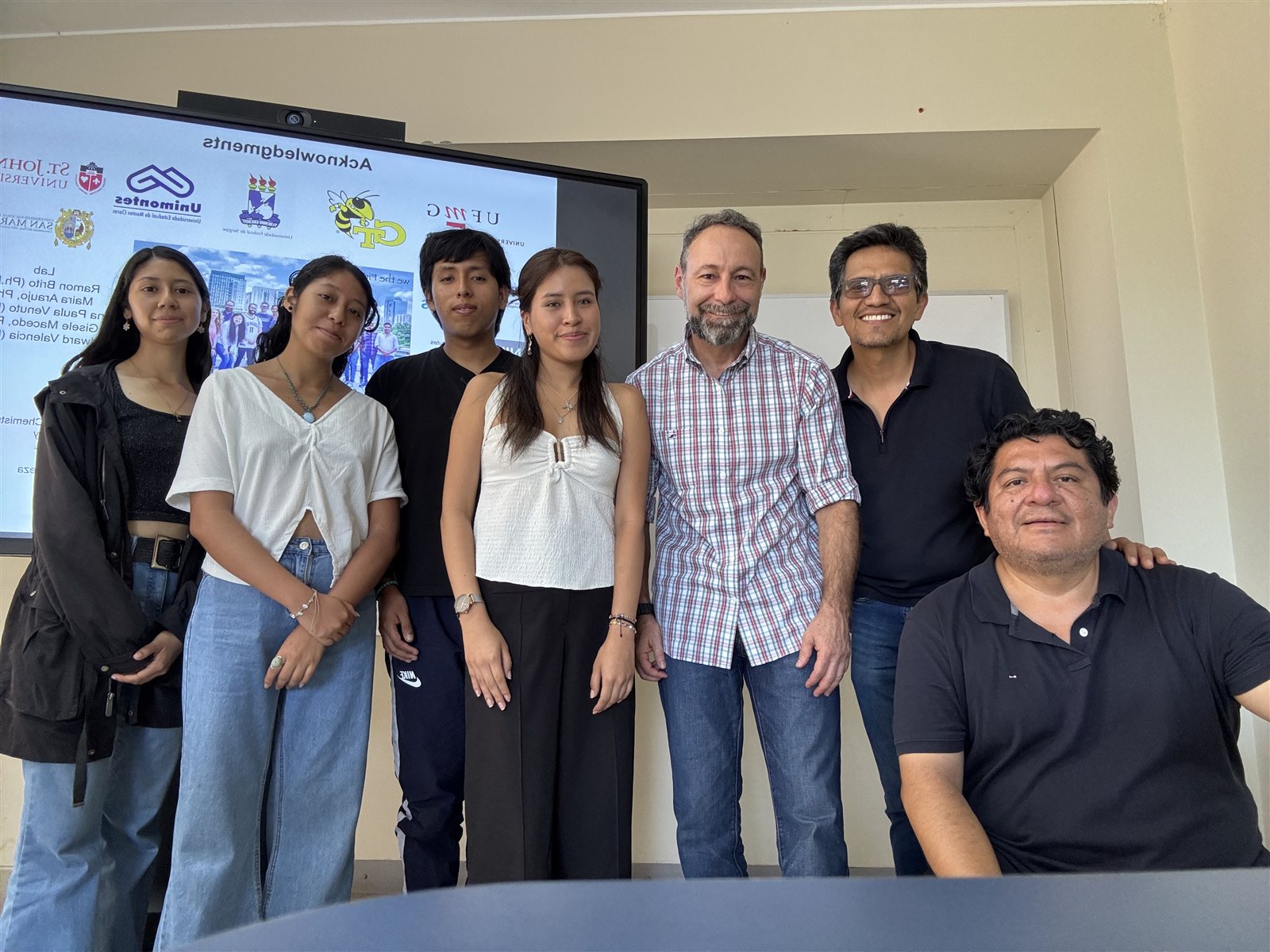 Edward Valencia Ayala (second from right) with lab colleagues